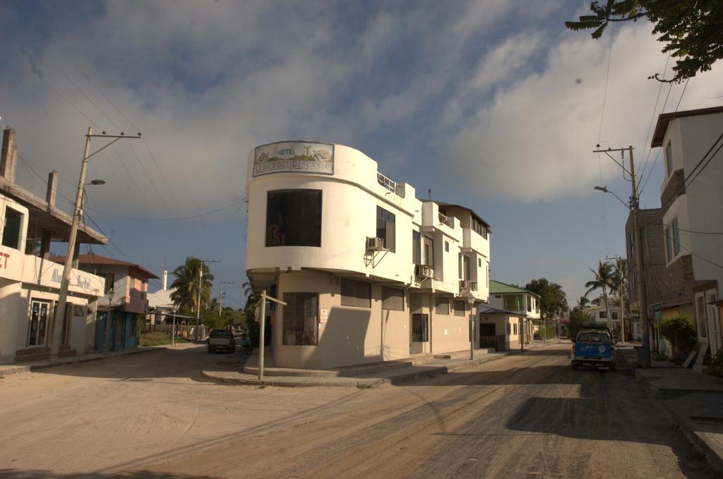 Hostal La Isla Del Descanso Puerto Villamil Exterior photo